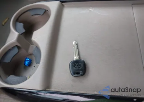 2004 Toyota Sienna Ce/Le z USA, uszkodzony, nr VIN 5TDZA23C74S214900